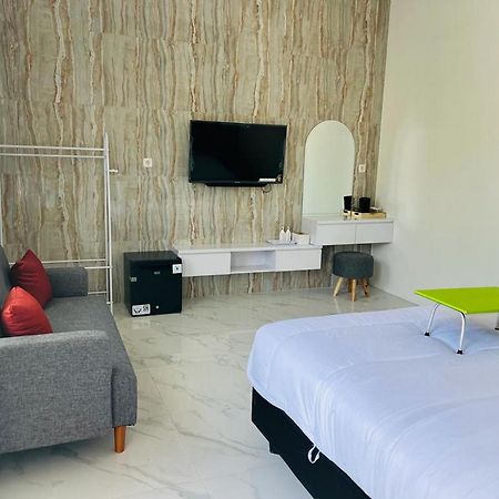 Urbanview Hotel Nimara Ngawi By Reddoorz Zewnętrze zdjęcie