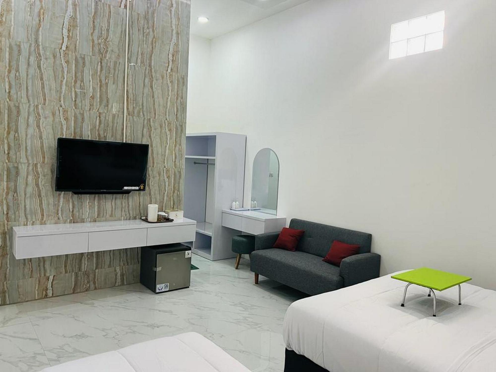 Urbanview Hotel Nimara Ngawi By Reddoorz Zewnętrze zdjęcie