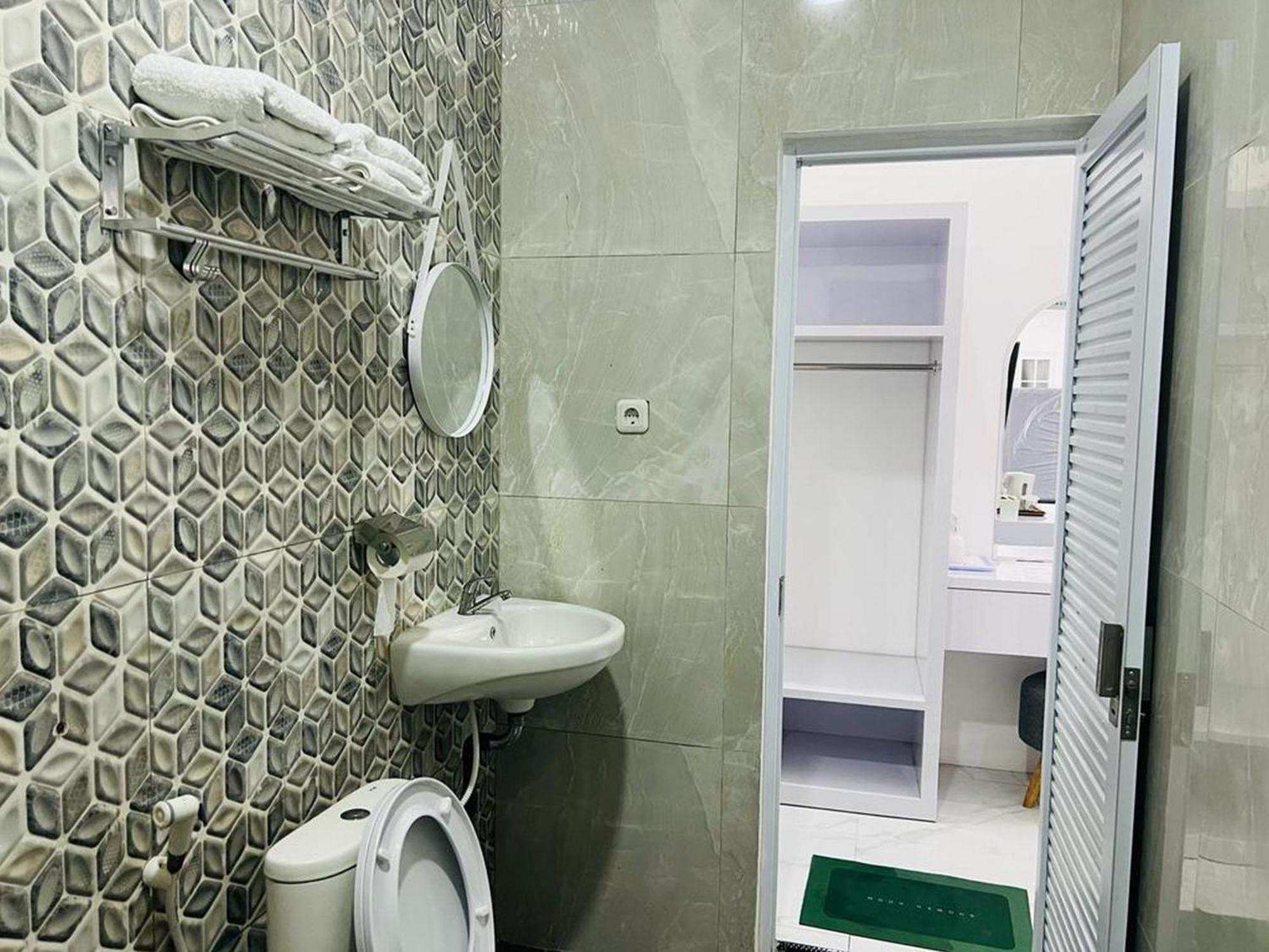 Urbanview Hotel Nimara Ngawi By Reddoorz Zewnętrze zdjęcie