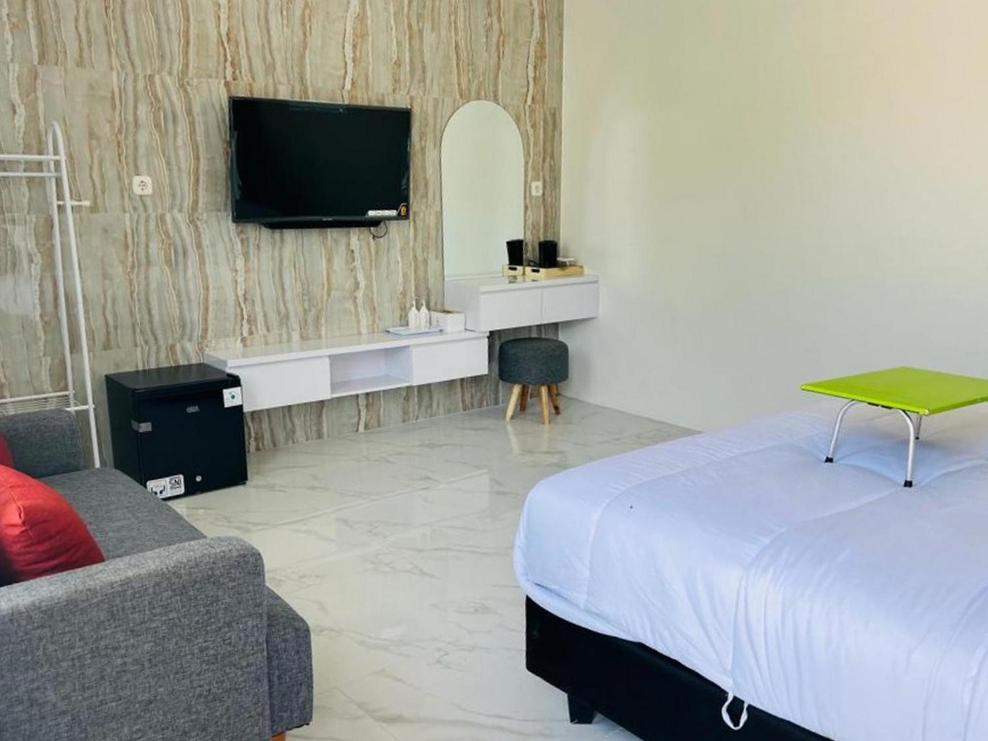 Urbanview Hotel Nimara Ngawi By Reddoorz Zewnętrze zdjęcie