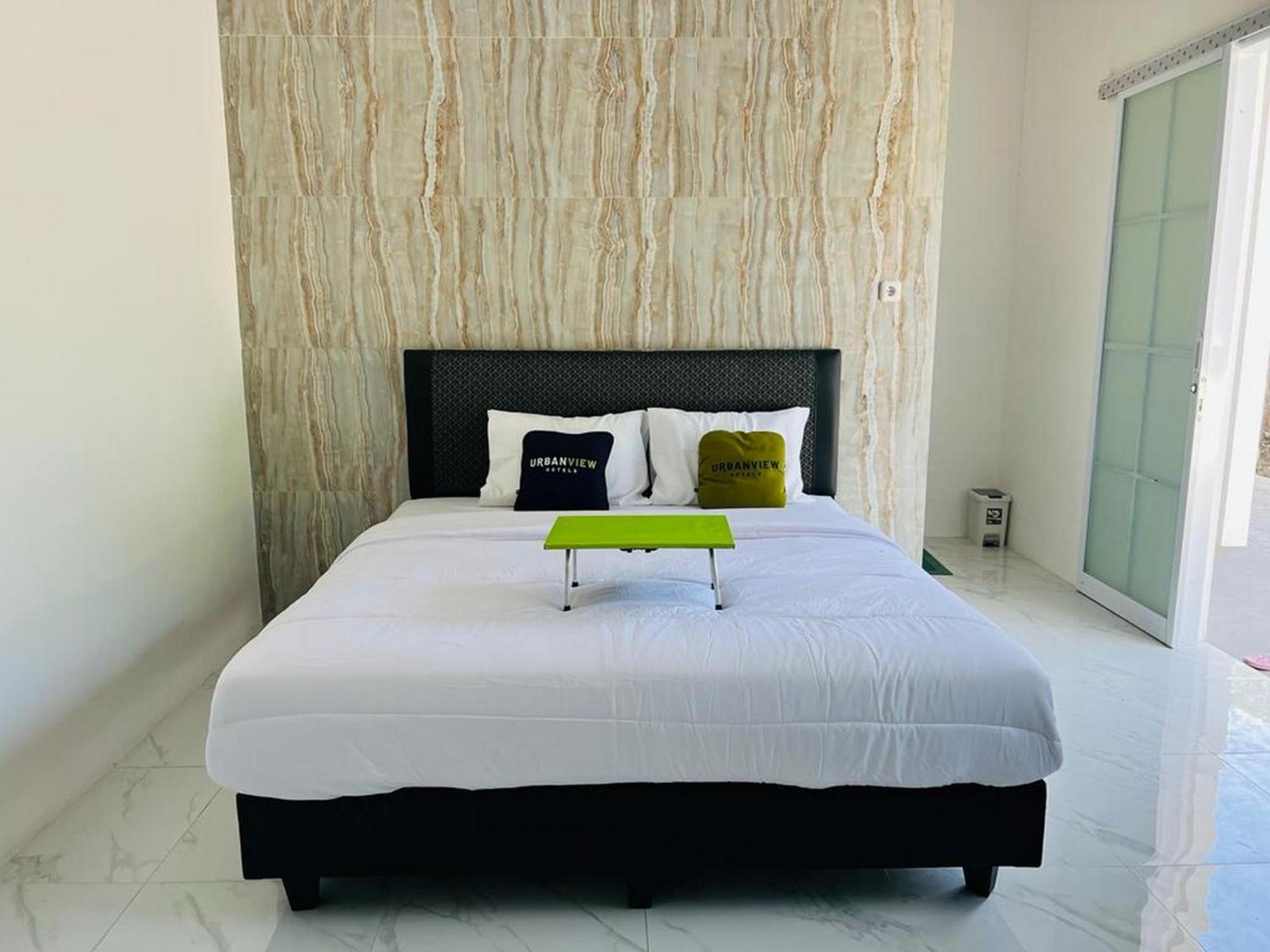 Urbanview Hotel Nimara Ngawi By Reddoorz Zewnętrze zdjęcie