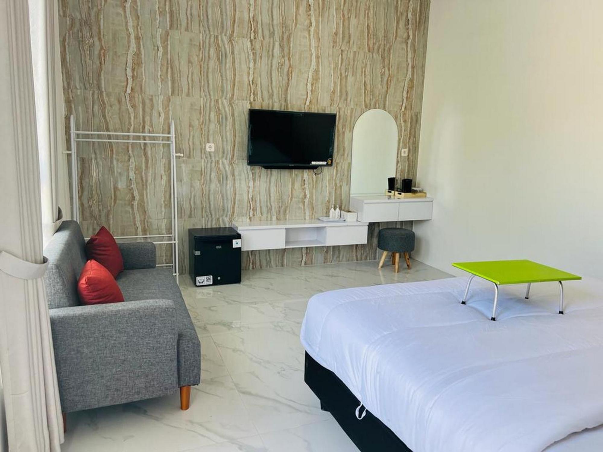 Urbanview Hotel Nimara Ngawi By Reddoorz Zewnętrze zdjęcie