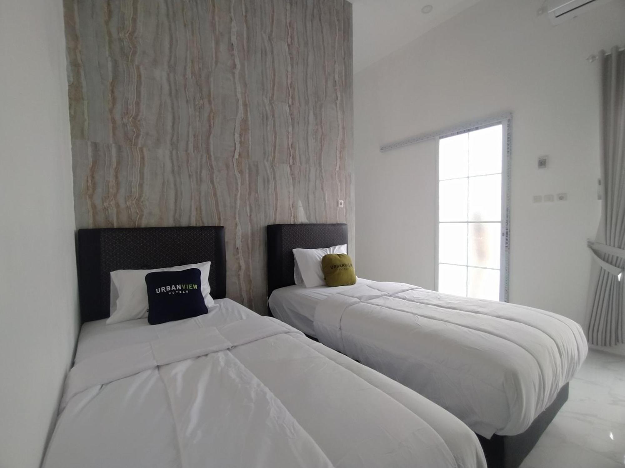 Urbanview Hotel Nimara Ngawi By Reddoorz Zewnętrze zdjęcie