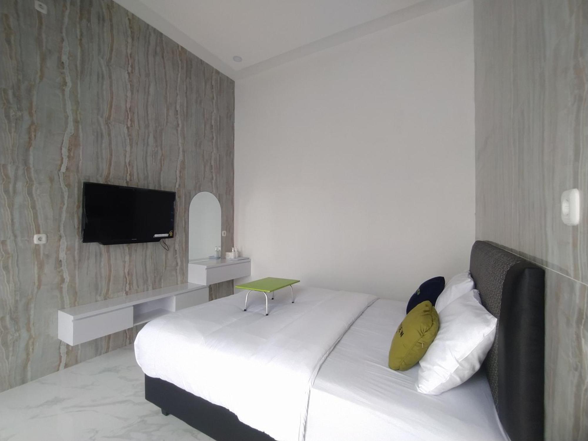Urbanview Hotel Nimara Ngawi By Reddoorz Zewnętrze zdjęcie
