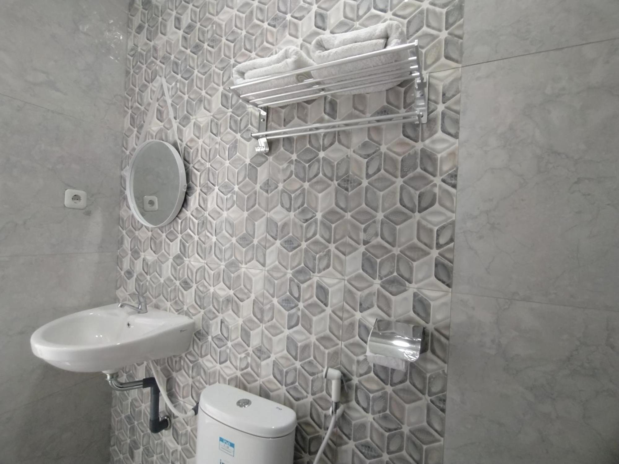 Urbanview Hotel Nimara Ngawi By Reddoorz Zewnętrze zdjęcie