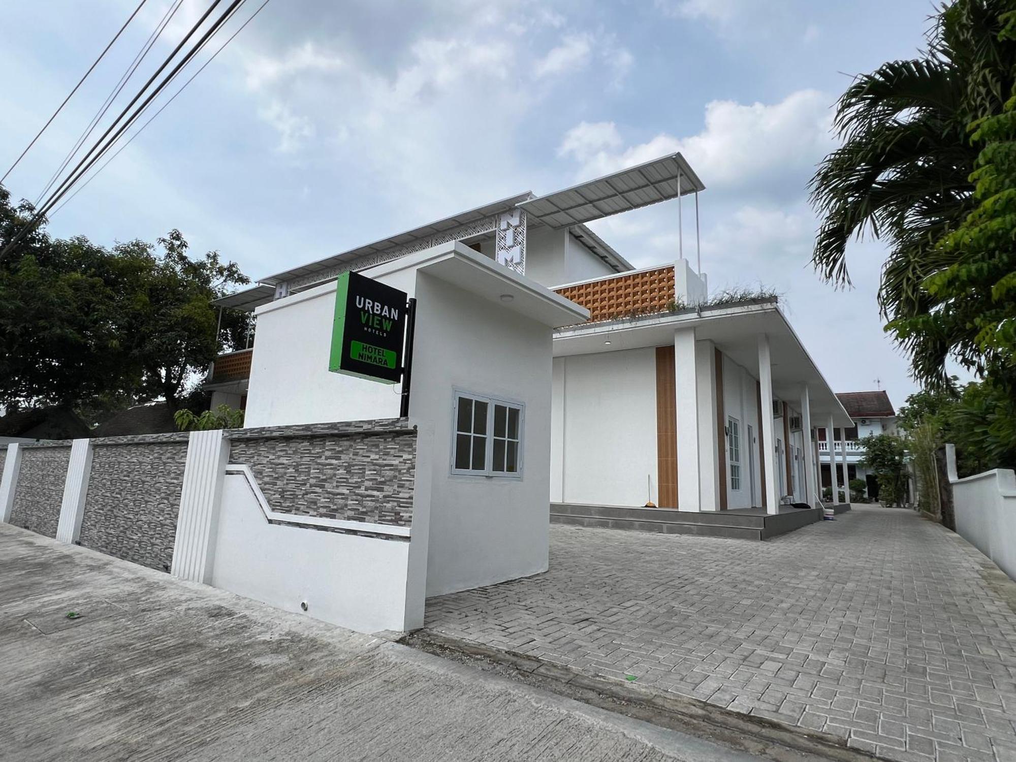 Urbanview Hotel Nimara Ngawi By Reddoorz Zewnętrze zdjęcie